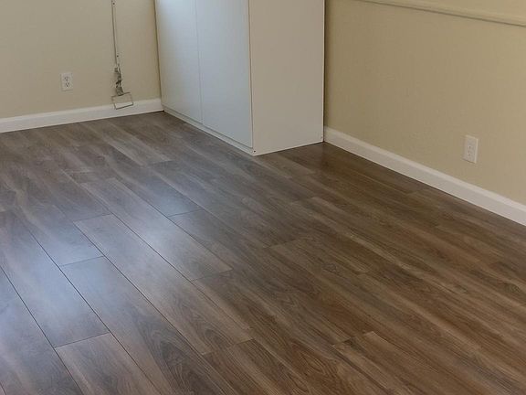 4th image of 415 Venice Way APT A
