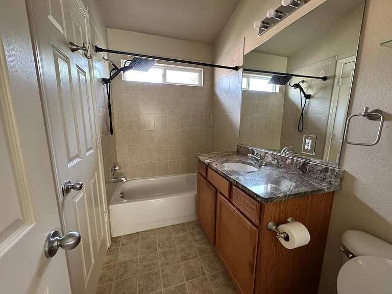 2926 Main St #B — Photo 9