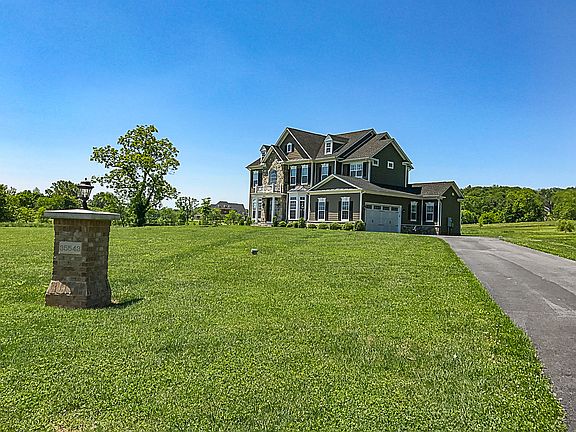 3rd image of 35543 Greyfriar Dr