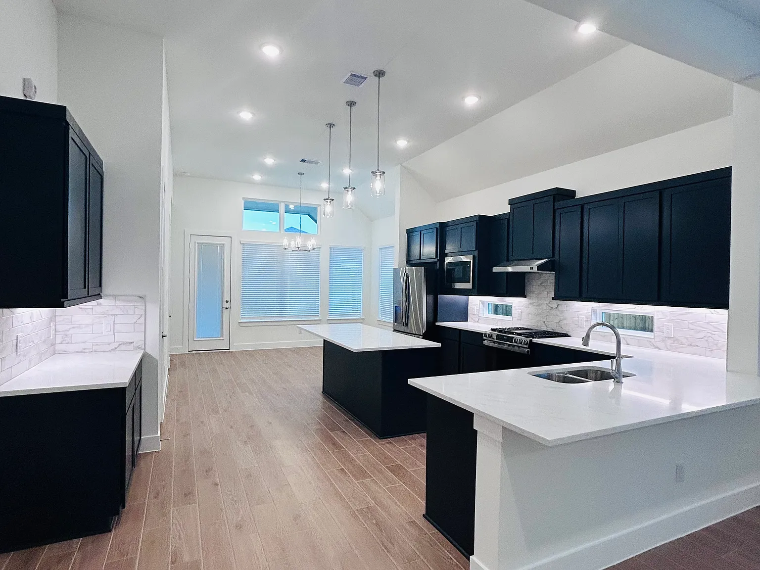 4 bed, 2148 sqft, $2,800 — Photo 4
