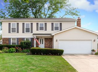 1301 N Saddle Row, Addison, IL 60101