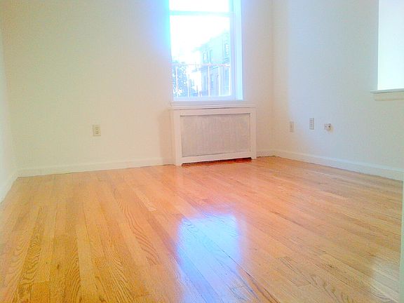 3rd image of 60 W 75th St Frnt 3