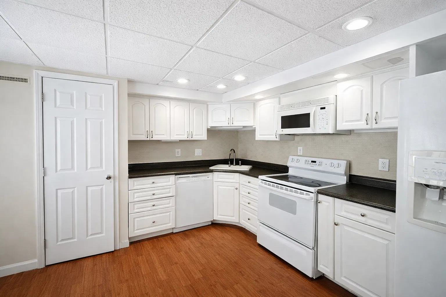 2 bed, $2,000 — Photo 2