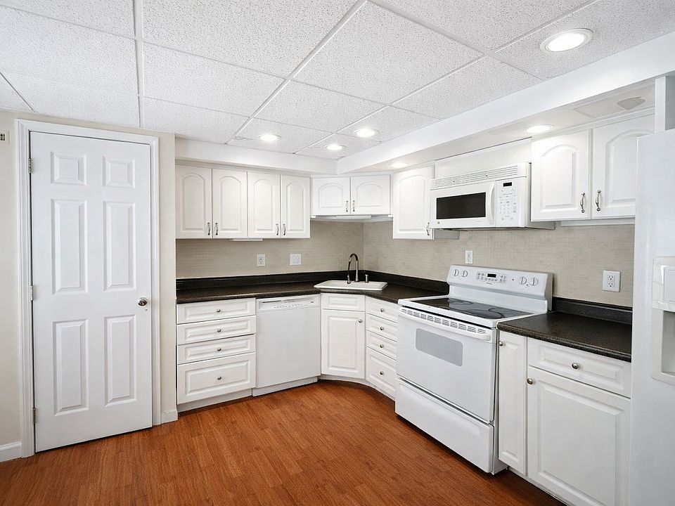 2nd image of 11 Paisley Ct #2