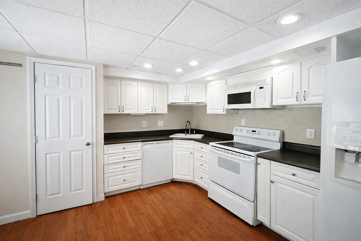 Building Photo - 11 Paisley Ct #2