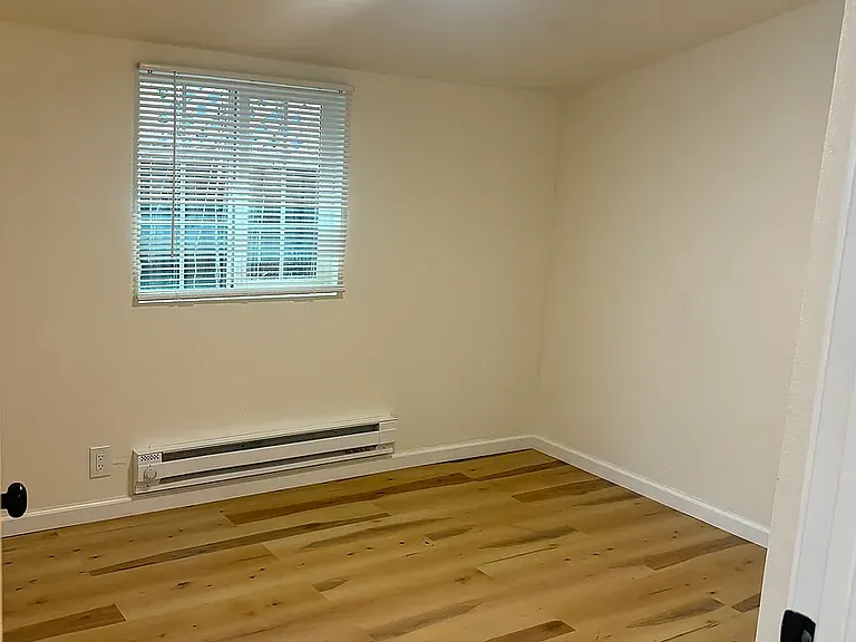 308 Richmond Ave #B — Photo 14