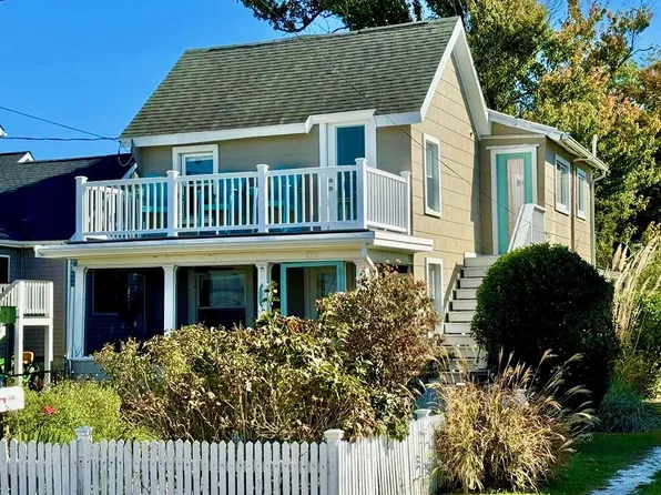 3488 Main St, Chincoteague Island, VA 23336