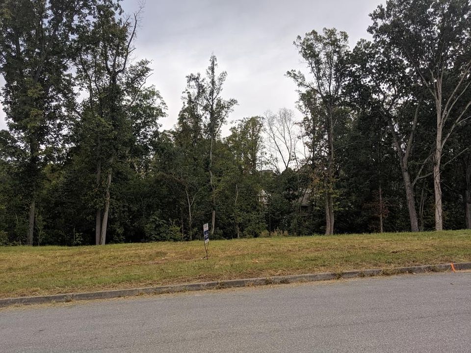 2nd image of 205 Holland View Dr