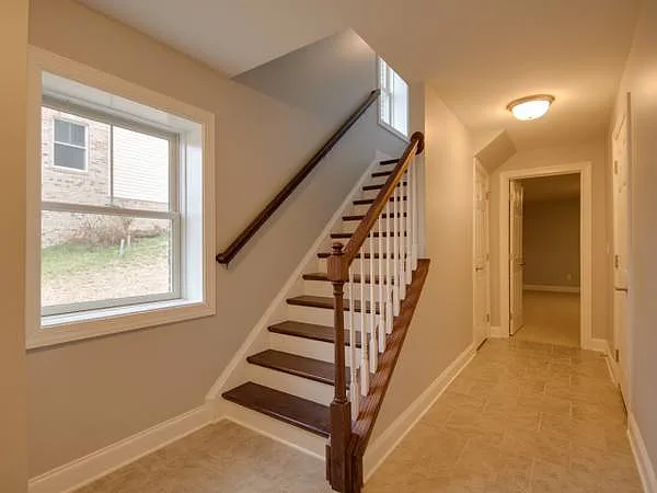3 bed, 2460 sqft, $2,275 — Photo 2