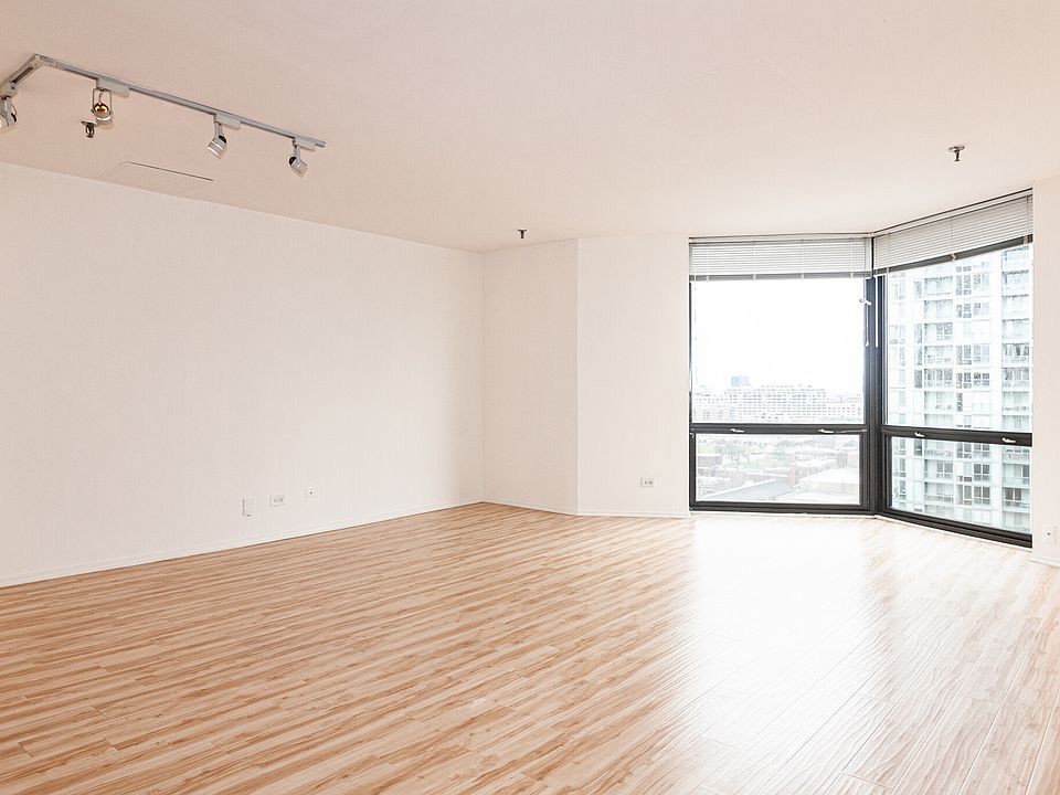 1st image of 1120 N Lasalle St #4P