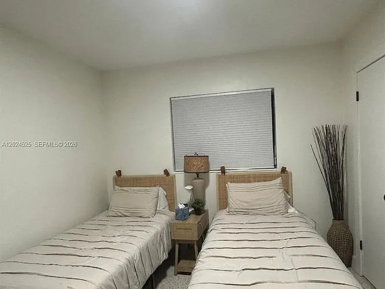 5450 SW 55th Ave #1 — Photo 8
