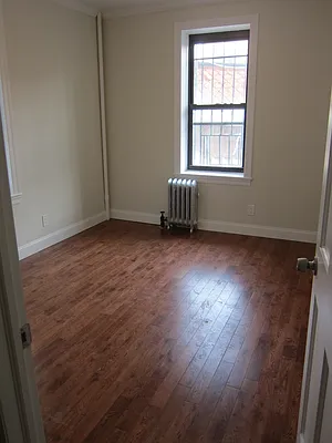 Rented by Realty 2000 Corp | media 146