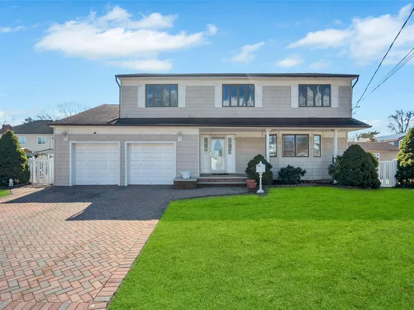 818 Windmill Avenue, West Babylon, NY 11704