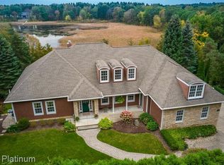 6562 Challis Ct, Brighton, MI 48116