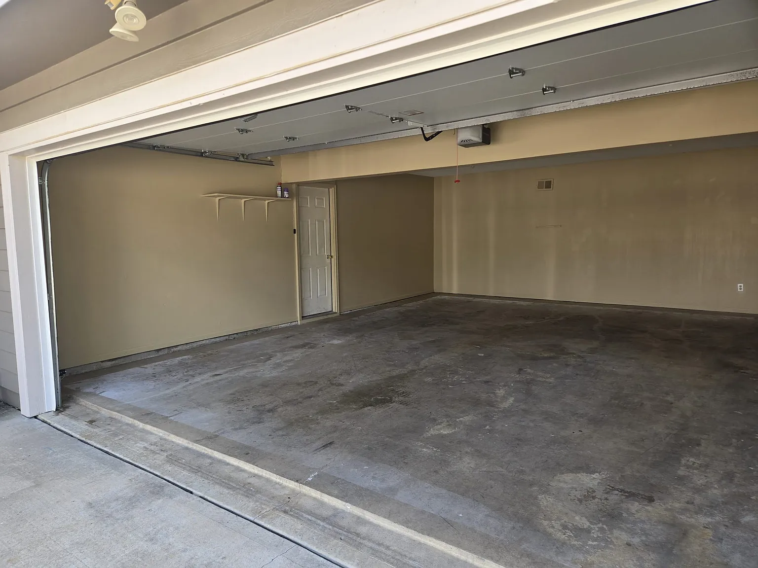 3 bed, 1190 sqft, $1,800 — Photo 3