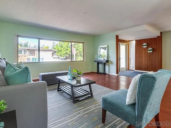 4th image of 1655 Blackthorne Ct
