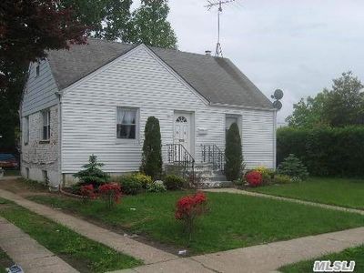 80 Burnett St, Hempstead, NY, 11550