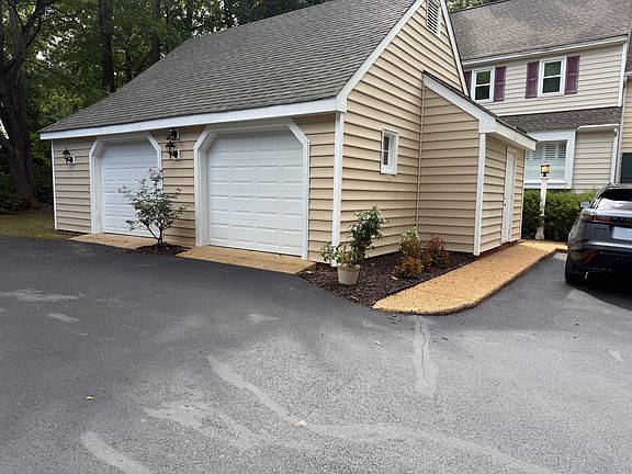 2nd image of 4 Muirfield Green Ln