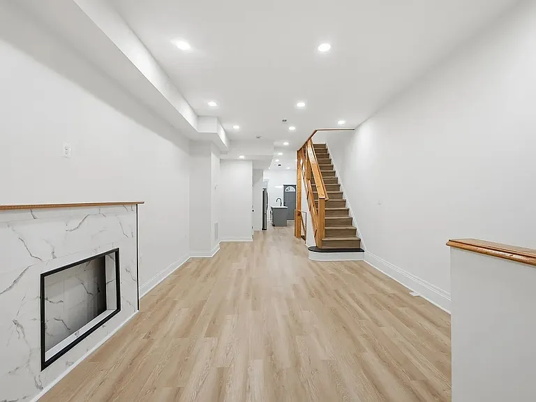 744 N Patterson Park Ave — Photo 4