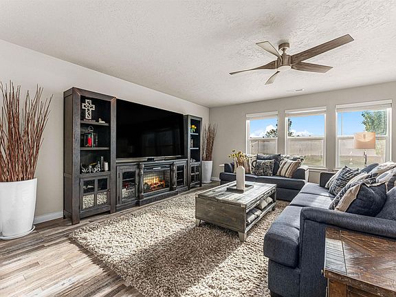 3rd image of 17817 Sunset Ridge Ave