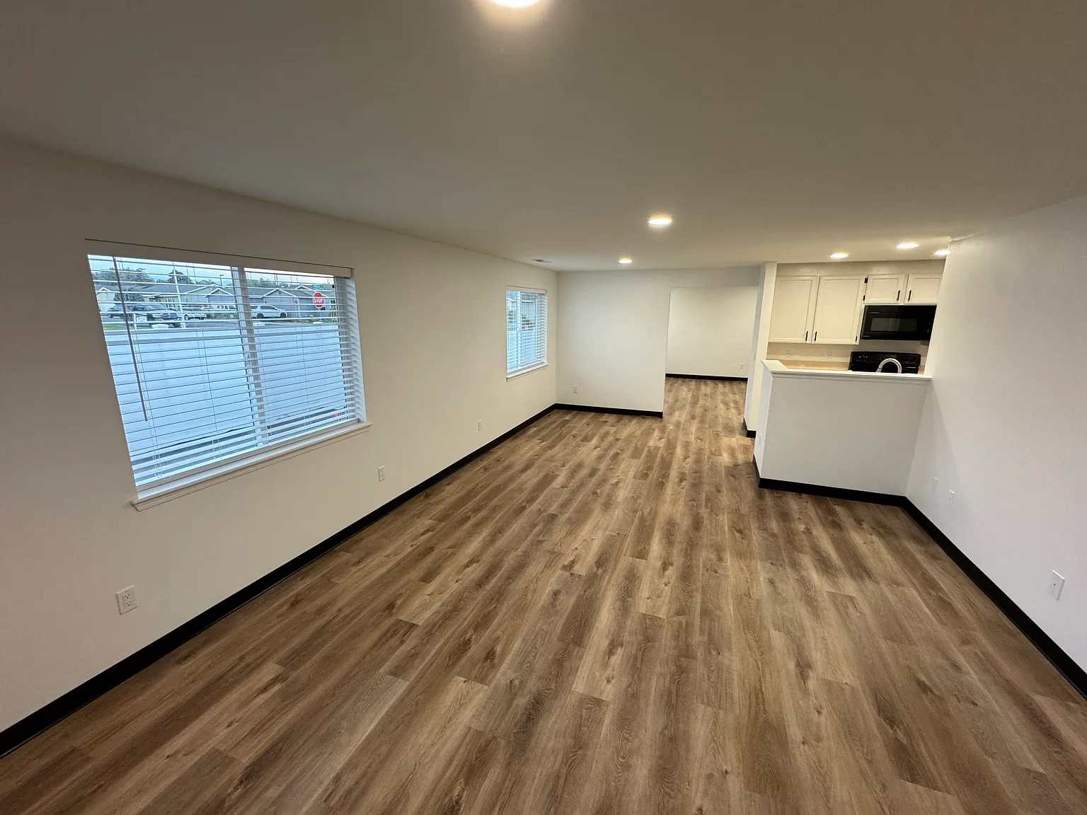 3 bed, 1279 sqft, $2,200 — Photo 2