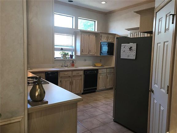 5th image of 4917 Saint James Ct