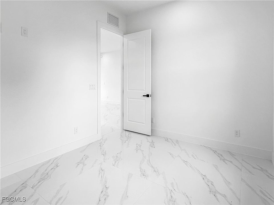 1st image of 916 Sara Ave N #916