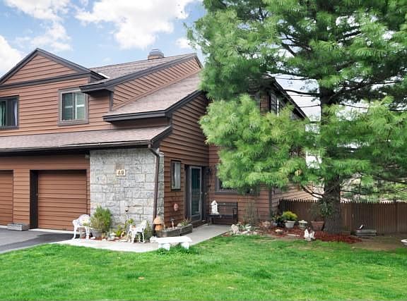 2nd image of 49 Sunnyside Pl #49