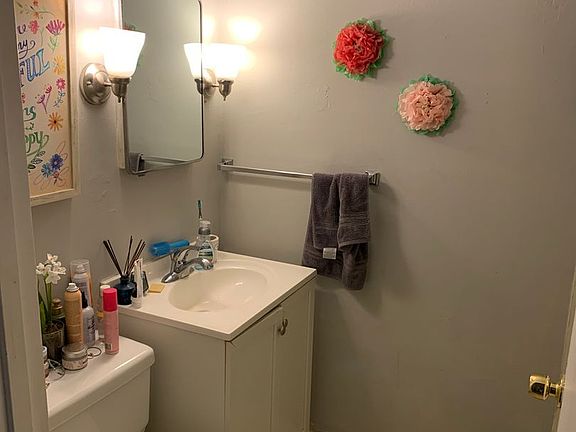 4th image of 200 1st St APT 4