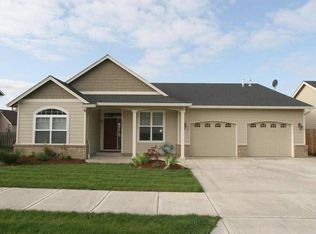 1412 Flintlock St, Silverton, OR 97381