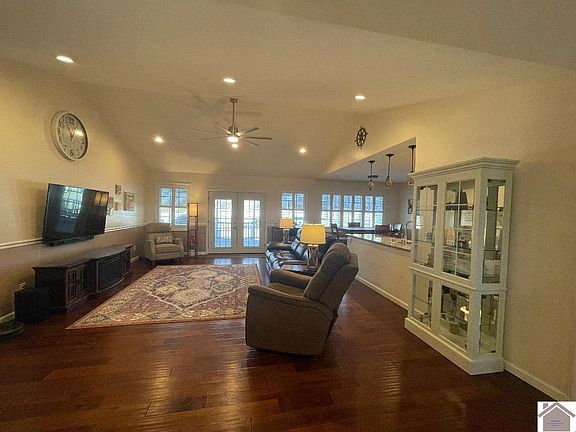 3rd image of 250 Sunshine Ln