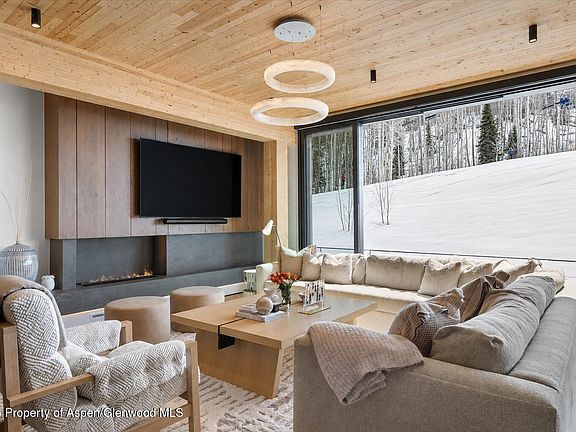 4th image of 180 Wood Rd #203