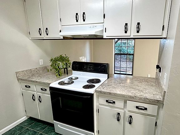 5th image of 2151 Corinne St #B