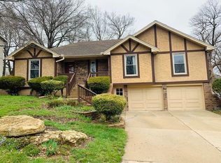 1803 SW Mic O Say Dr, Blue Springs, MO 64015
