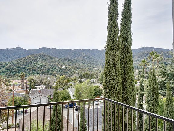 3rd image of 2850 Montrose Ave APT 24