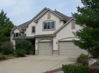 1252 Wildwood Pl, Chaska, MN 55318