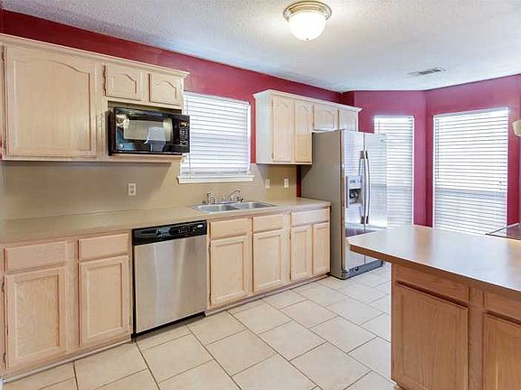 4th image of 2604 Broken Hill Dr