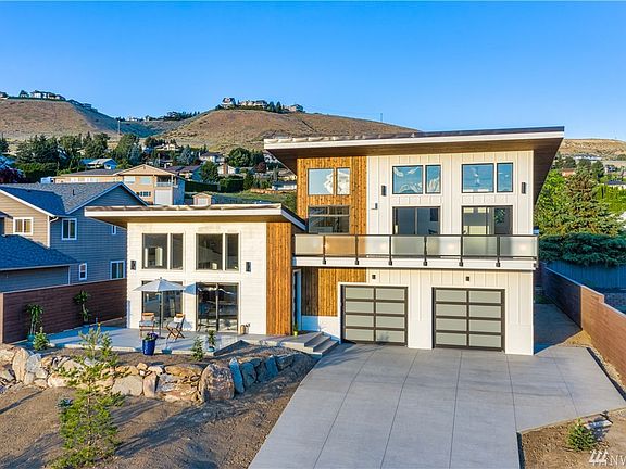 2nd image of 2229 Blackstone Ct