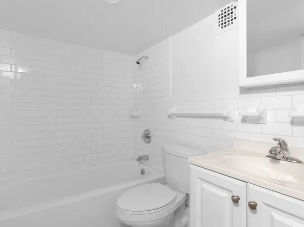 88 Fulton Street image 11 of 12