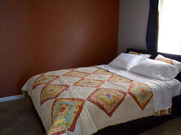 4th image of 1045 N Clarkson St APT 201