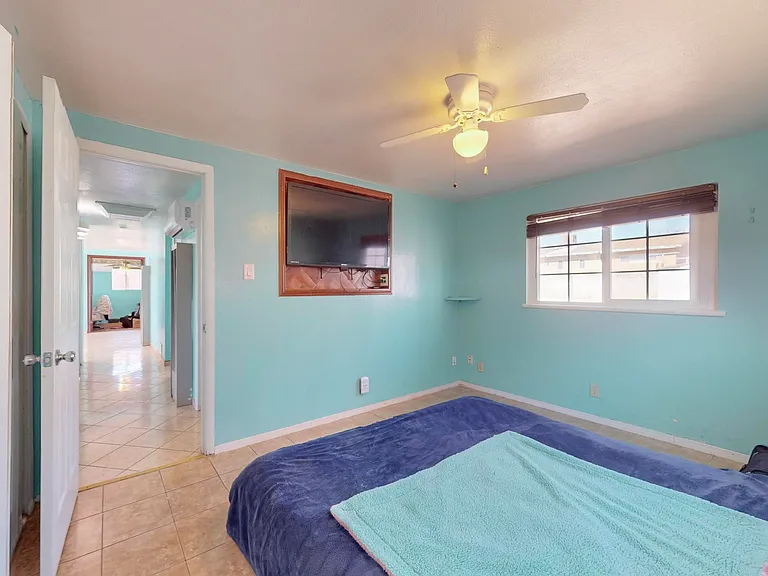 11517 Ralph Ave NE — Photo 35