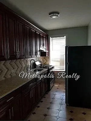 Rented by Metropolis International Realty Inc. | media 11