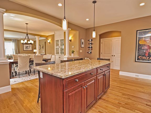 2nd image of 359 Nahatan St