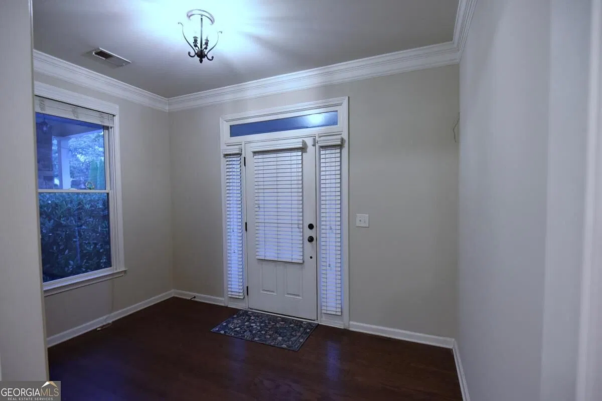 4 bed, 3.5 bath, 3200 sqft, $3,200 — Photo 2