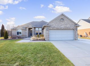 54669 Shady Creek Dr, New Baltimore, MI