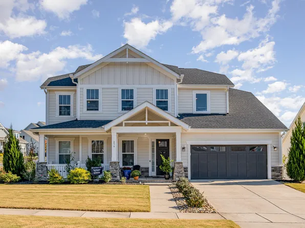 236 Scarlet Tanager Cir, Holly Springs, NC 27540