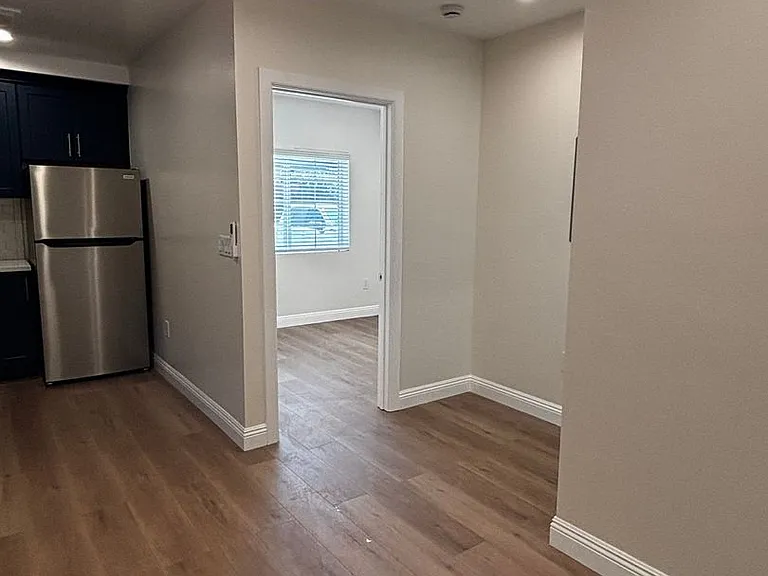 124-126 S Marengo Ave #B — Photo 12