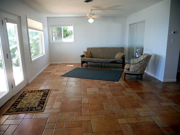 3rd image of 250 Beach Blvd