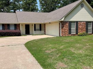 800 Green Oak Ln, White Hall, AR 71602