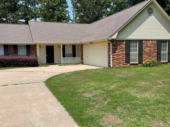 800 Green Oak Ln, White Hall, AR 71602